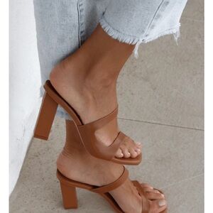 Chic Tan Block Heel Mules